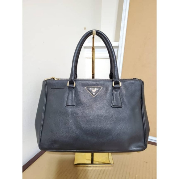 Authentic PRADASaffiano Small Galleria Double Zip Tote Black - Picture 1 of 11